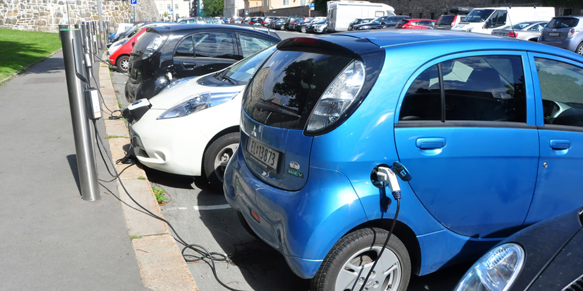 EV-Electric-cars-charging-the-battery-