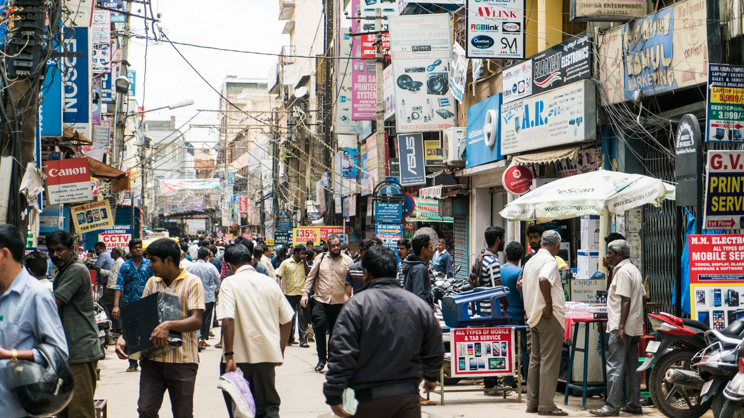 SP Road packed with hardware and electronic shops 